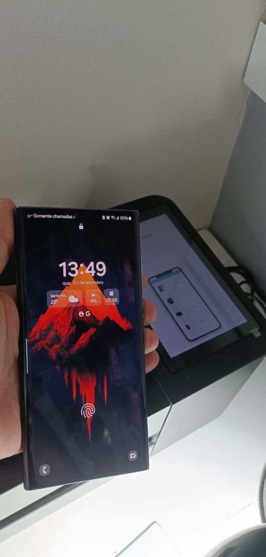 Galaxy S22 Ultra ligado e funcionando após o reparo